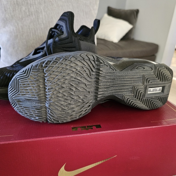 Nike LeBron - Picture 3 of 5